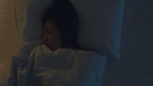 mematikan lampu saat tidur